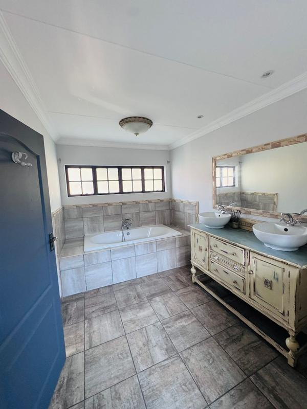 To Let 4 Bedroom Property for Rent in Six Fountains Estate Gauteng