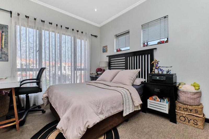 2 Bedroom Property for Sale in Sunninghill Gauteng