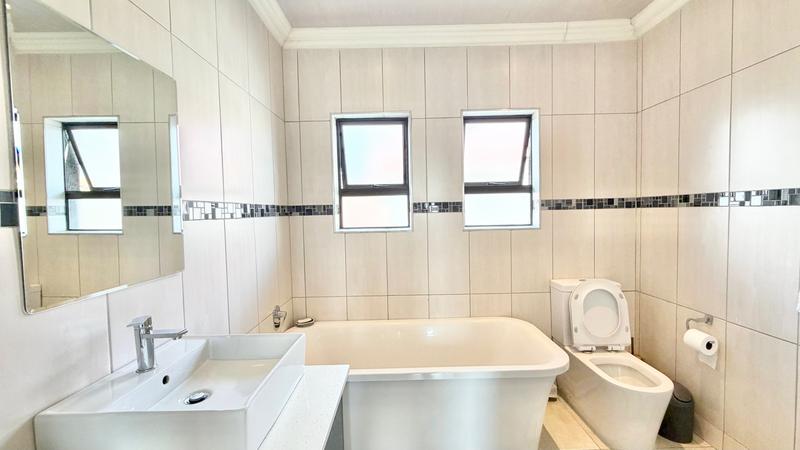 4 Bedroom Property for Sale in Summerfields Estate Gauteng