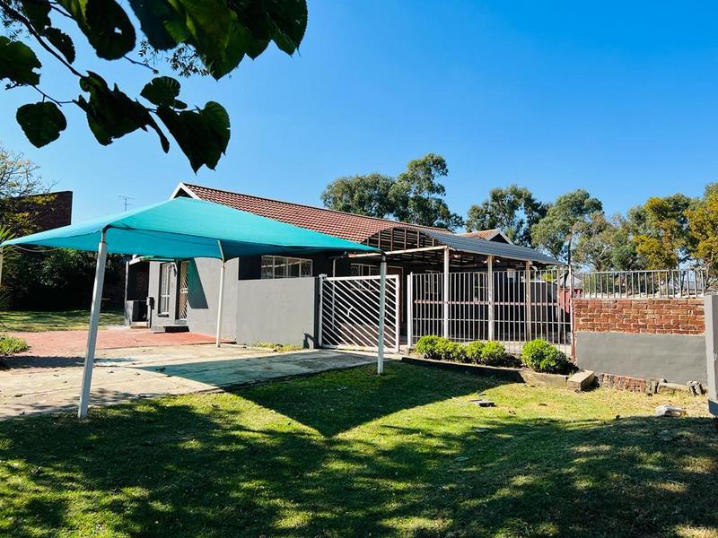 3 Bedroom Property for Sale in Fleurhof Gauteng