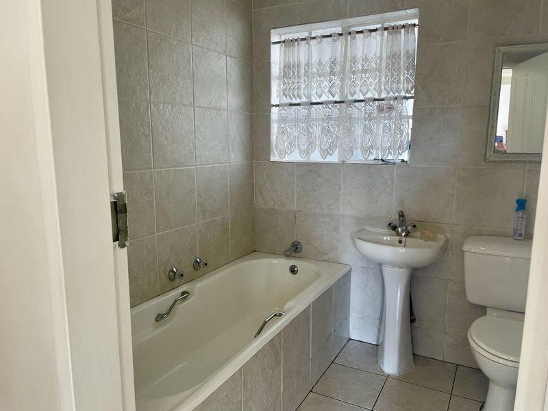 To Let 3 Bedroom Property for Rent in Lyndhurst Gauteng