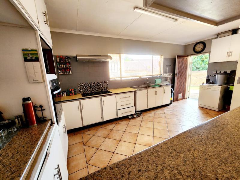 To Let 4 Bedroom Property for Rent in Rooihuiskraal Gauteng