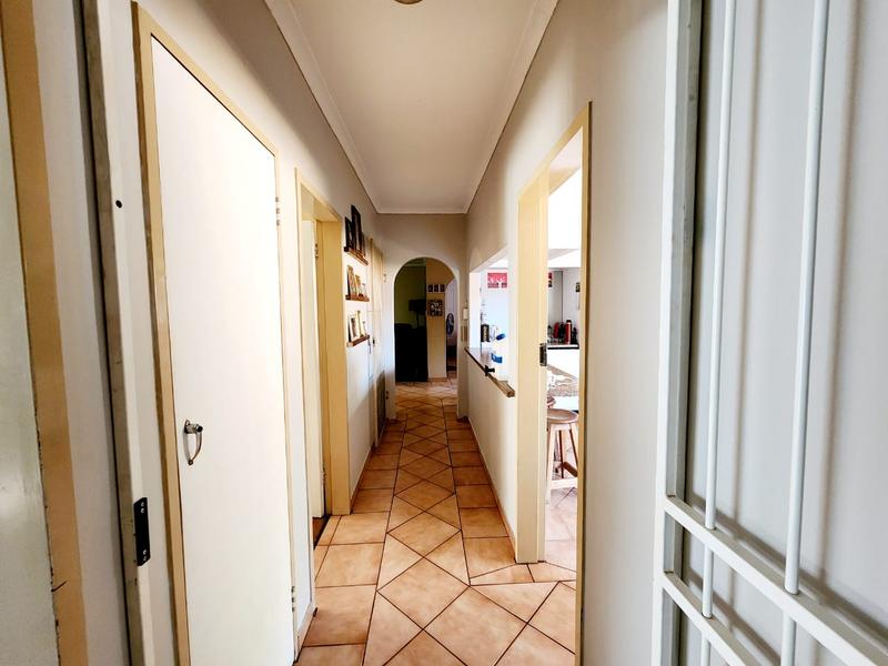 To Let 4 Bedroom Property for Rent in Rooihuiskraal Gauteng