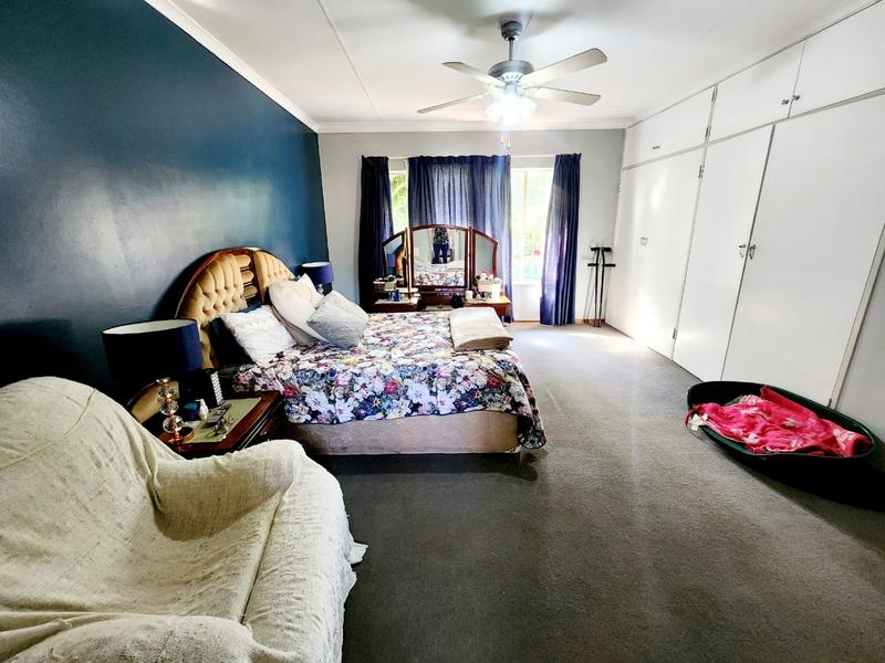 To Let 4 Bedroom Property for Rent in Rooihuiskraal Gauteng