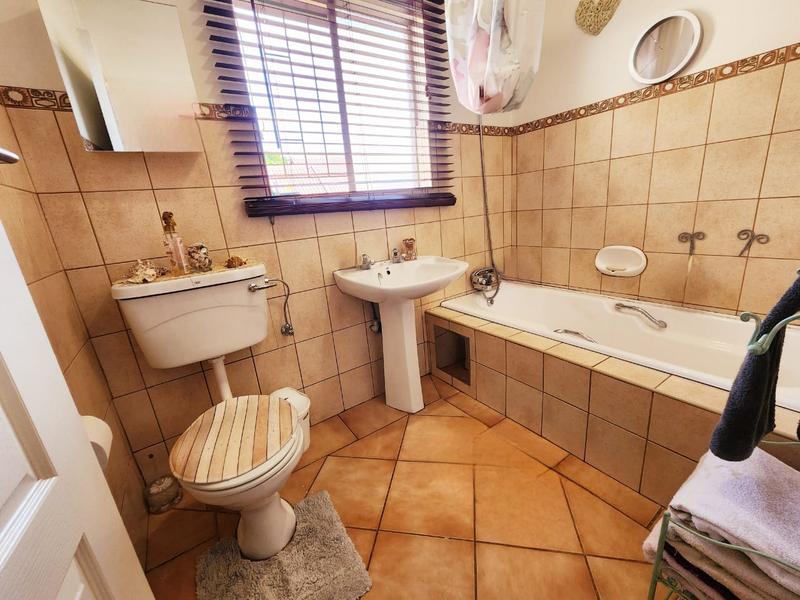 To Let 4 Bedroom Property for Rent in Rooihuiskraal Gauteng
