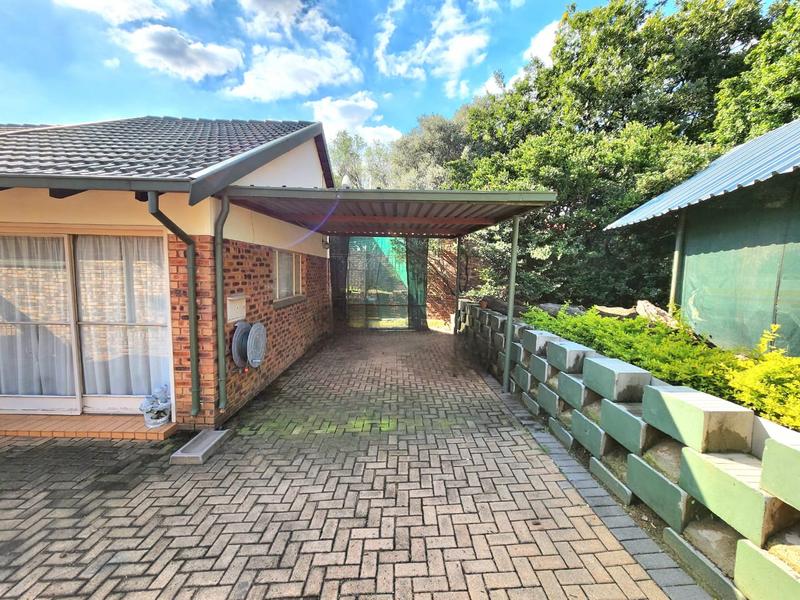 To Let 4 Bedroom Property for Rent in Rooihuiskraal Gauteng