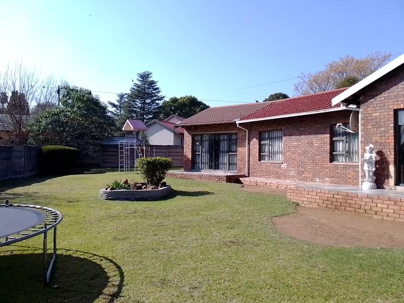 4 Bedroom Property for Sale in Albertsdal Gauteng