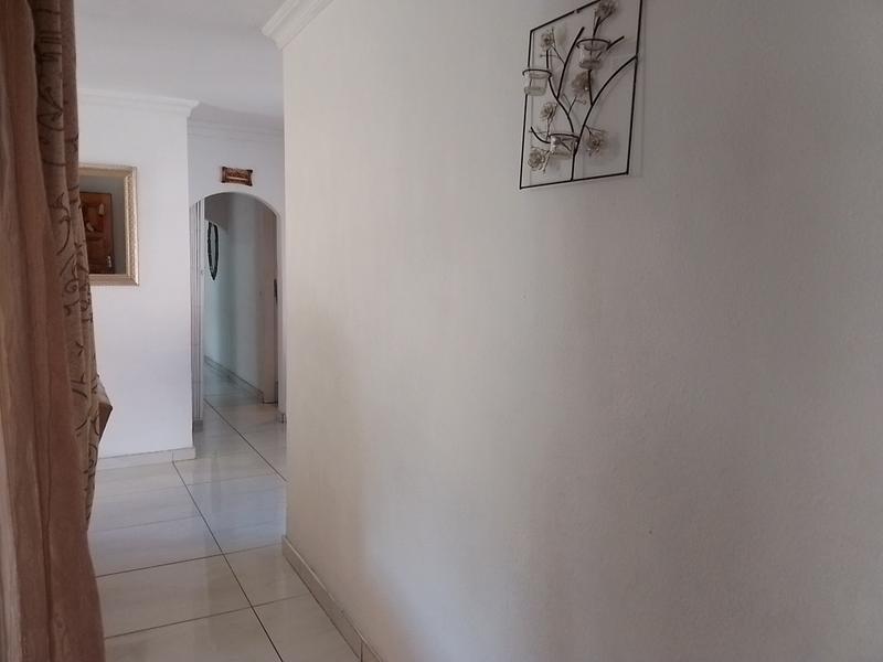 4 Bedroom Property for Sale in Albertsdal Gauteng
