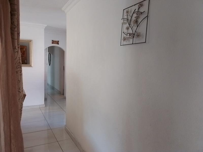 4 Bedroom Property for Sale in Albertsdal Gauteng