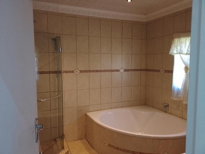 4 Bedroom Property for Sale in Albertsdal Gauteng