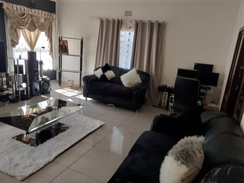 4 Bedroom Property for Sale in Linmeyer Gauteng