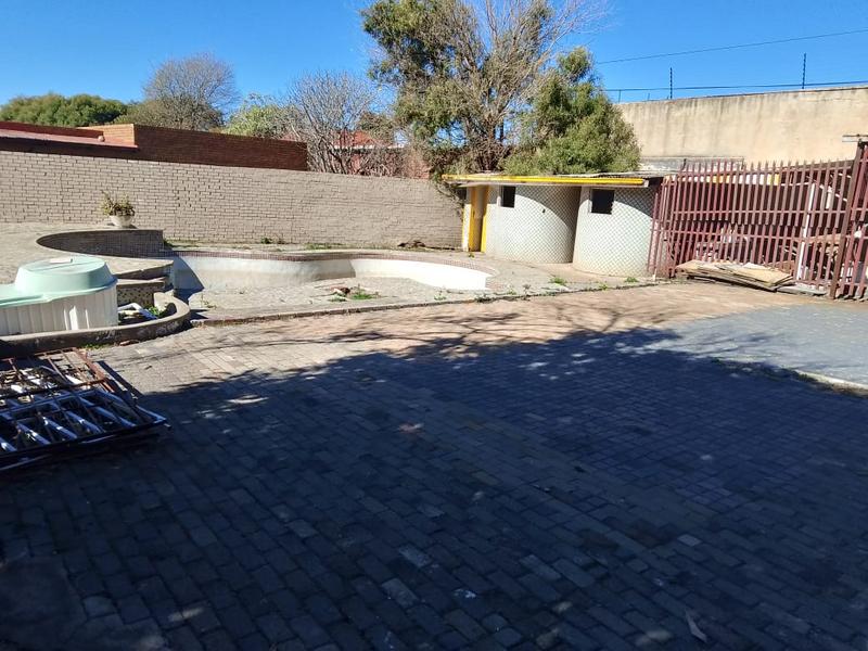 4 Bedroom Property for Sale in Linmeyer Gauteng