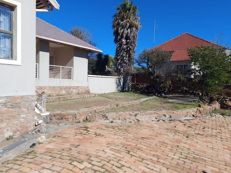 4 Bedroom Property for Sale in Linmeyer Gauteng
