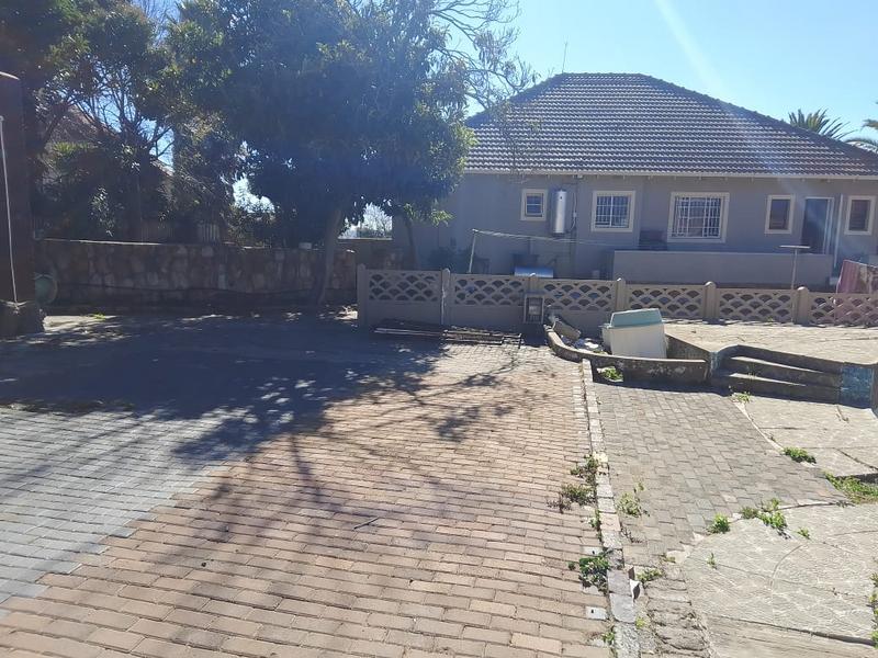 4 Bedroom Property for Sale in Linmeyer Gauteng