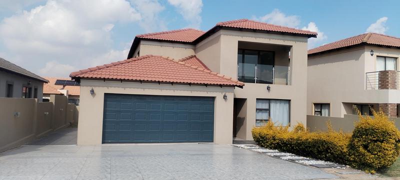 4 Bedroom Property for Sale in Wildtuinpark Gauteng