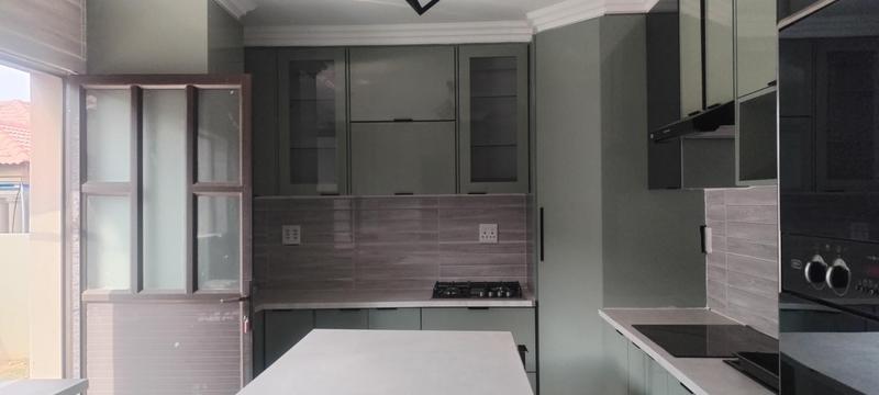 4 Bedroom Property for Sale in Wildtuinpark Gauteng