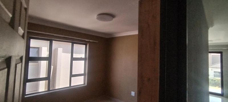 4 Bedroom Property for Sale in Wildtuinpark Gauteng