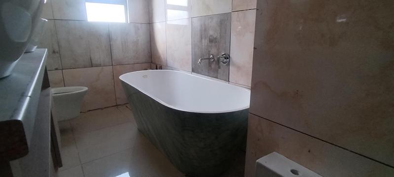 4 Bedroom Property for Sale in Wildtuinpark Gauteng
