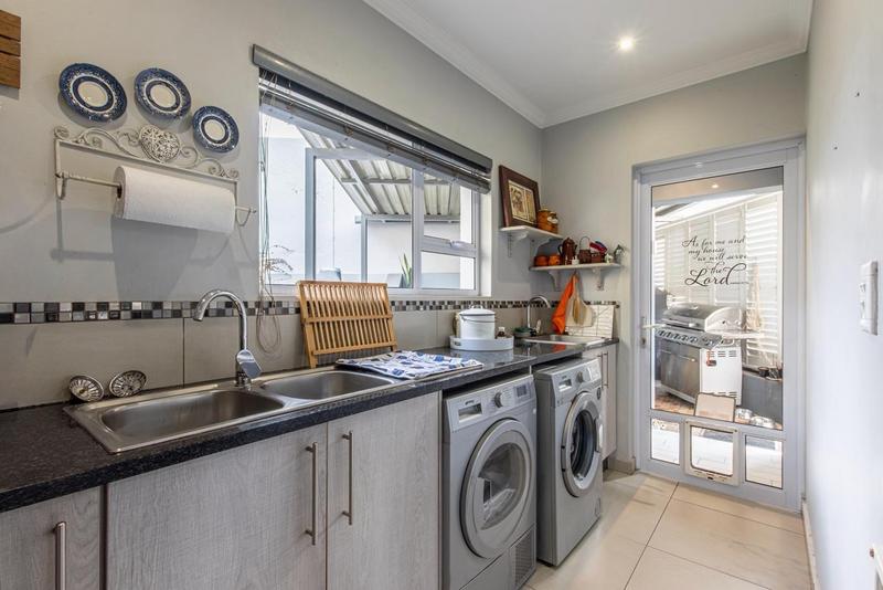 To Let 5 Bedroom Property for Rent in Homes Haven Gauteng