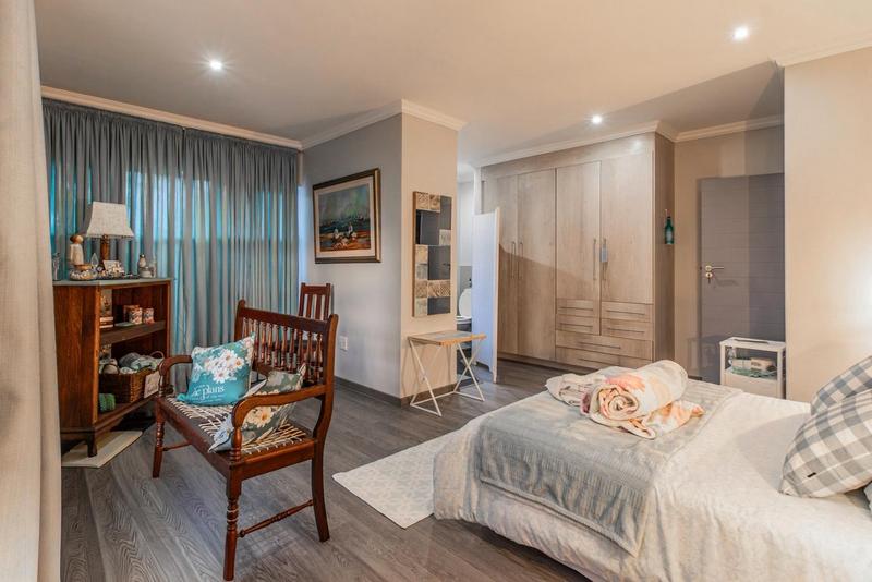 To Let 5 Bedroom Property for Rent in Homes Haven Gauteng