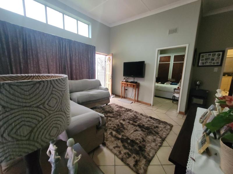 To Let 2 Bedroom Property for Rent in Petersfield Gauteng