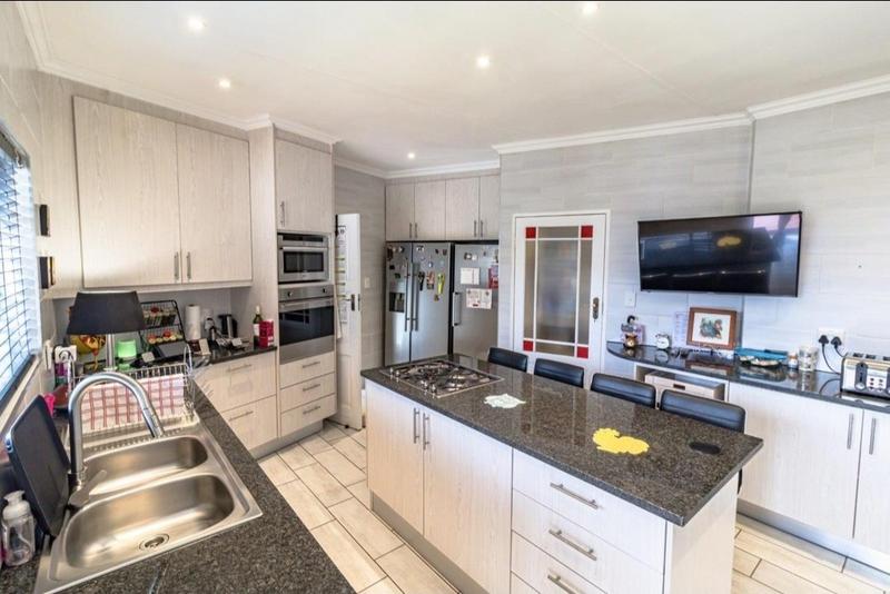 3 Bedroom Property for Sale in Brackendowns Gauteng
