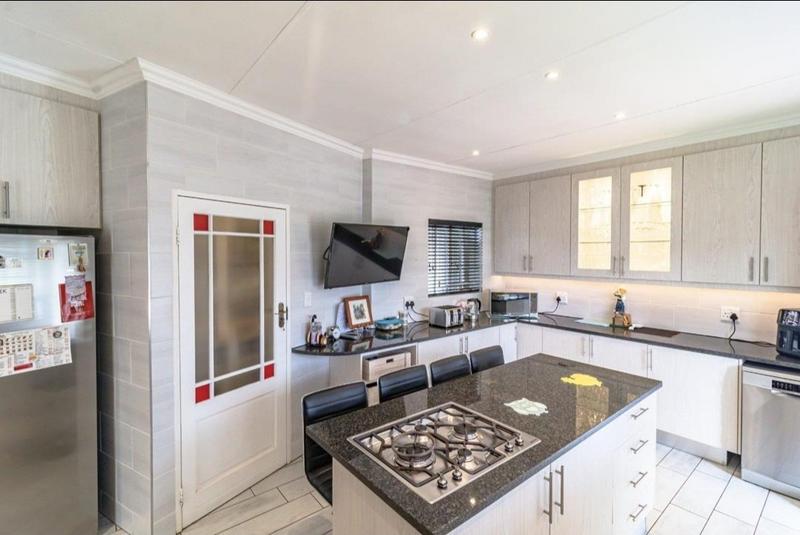 3 Bedroom Property for Sale in Brackendowns Gauteng