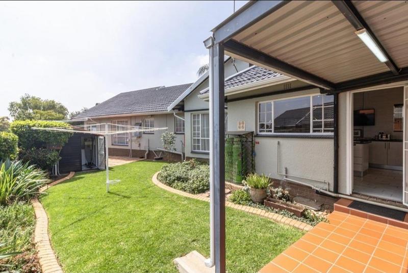 3 Bedroom Property for Sale in Brackendowns Gauteng