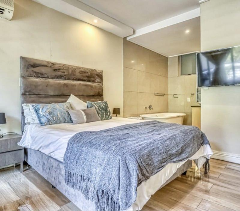 To Let 1 Bedroom Property for Rent in Sandown Gauteng