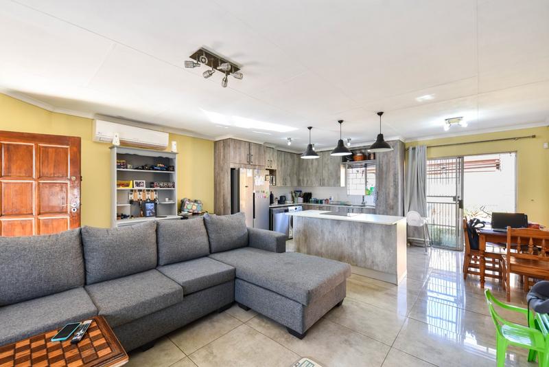 2 Bedroom Property for Sale in Dorandia Gauteng