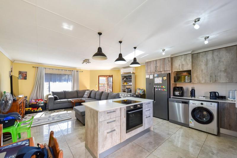 2 Bedroom Property for Sale in Dorandia Gauteng
