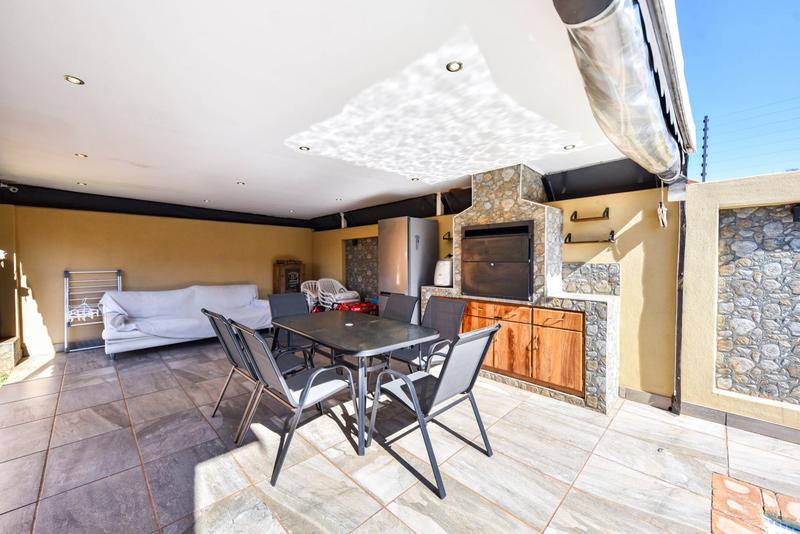 2 Bedroom Property for Sale in Dorandia Gauteng