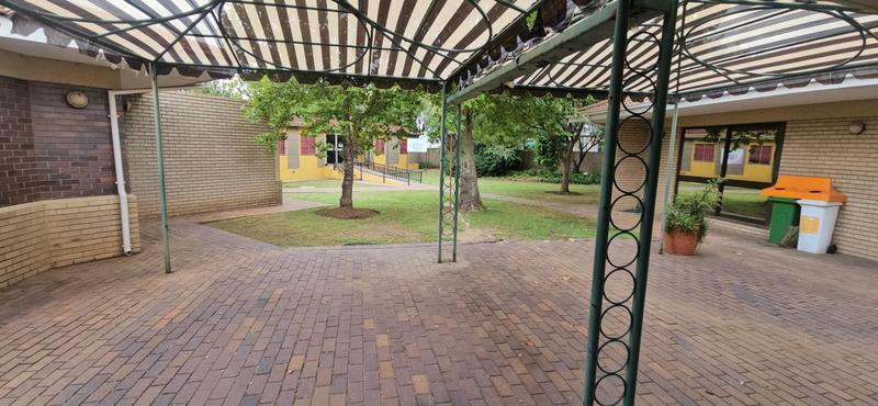 To Let Commercial Property for Rent in Randjespark Gauteng