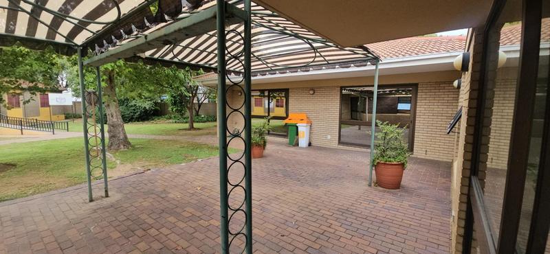 To Let Commercial Property for Rent in Randjespark Gauteng