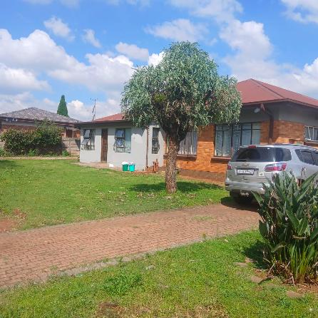6 Bedroom Property for Sale in Glen Marais Gauteng