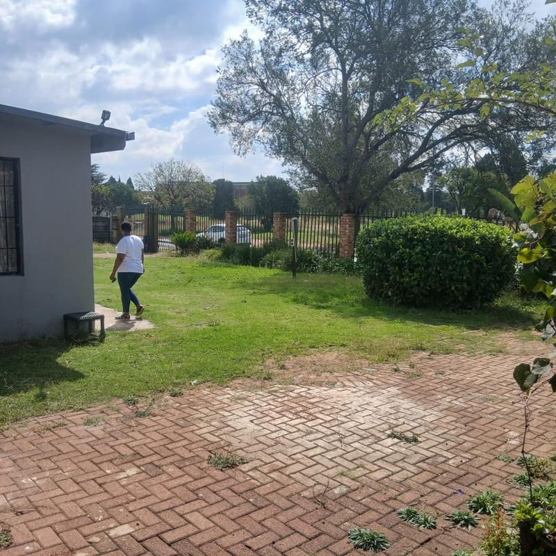 6 Bedroom Property for Sale in Glen Marais Gauteng