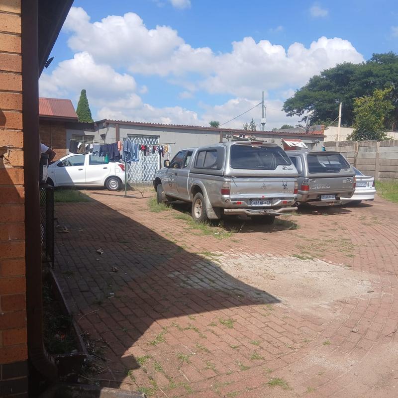 6 Bedroom Property for Sale in Glen Marais Gauteng