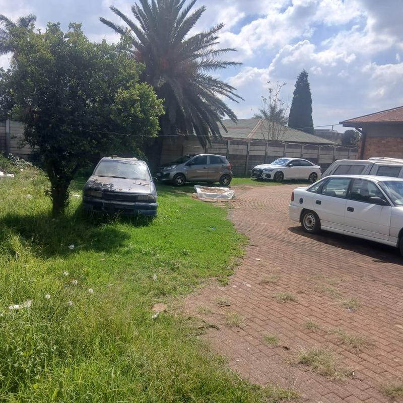 6 Bedroom Property for Sale in Glen Marais Gauteng