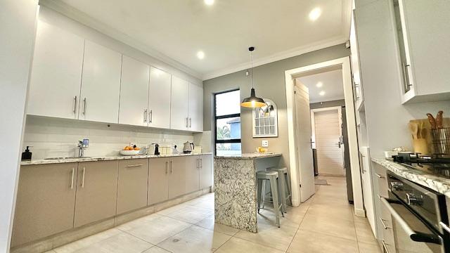 5 Bedroom Property for Sale in Waterkloof Ridge Gauteng