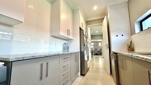 5 Bedroom Property for Sale in Waterkloof Ridge Gauteng