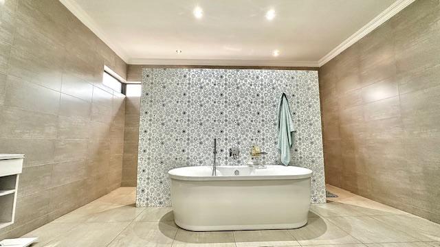 5 Bedroom Property for Sale in Waterkloof Ridge Gauteng