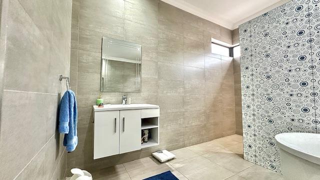 5 Bedroom Property for Sale in Waterkloof Ridge Gauteng