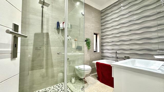 5 Bedroom Property for Sale in Waterkloof Ridge Gauteng