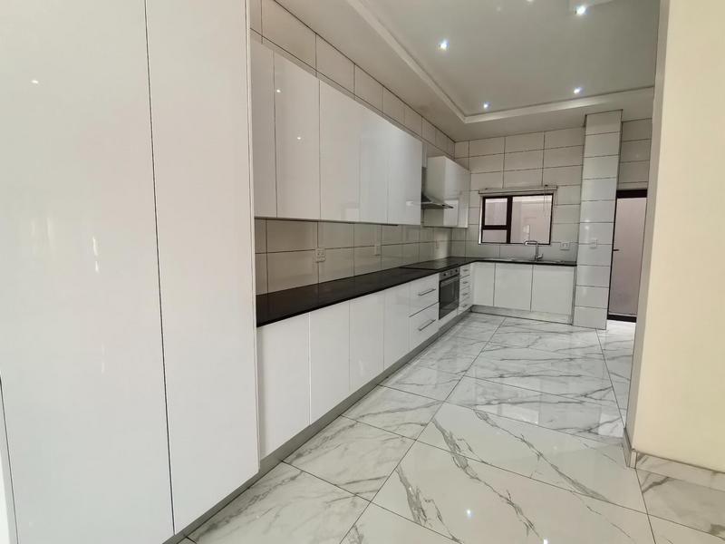 To Let 5 Bedroom Property for Rent in Bedfordview Gauteng