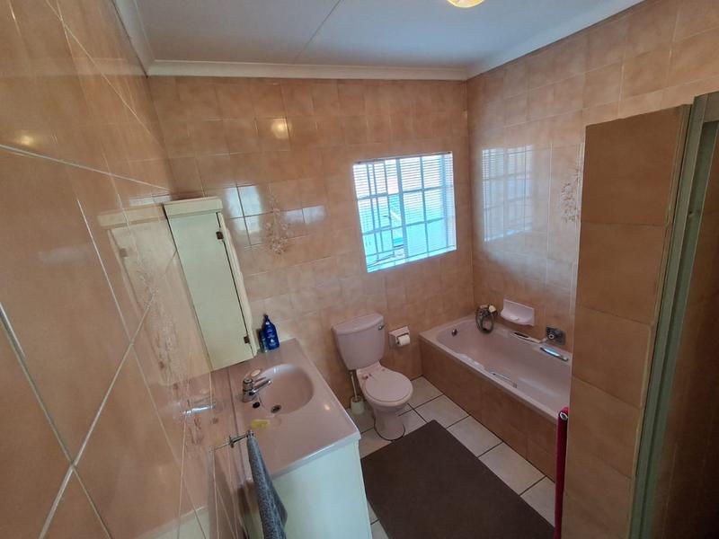 3 Bedroom Property for Sale in New Redruth Gauteng