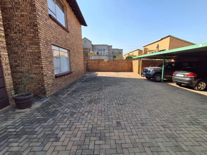 2 Bedroom Property for Sale in New Redruth Gauteng