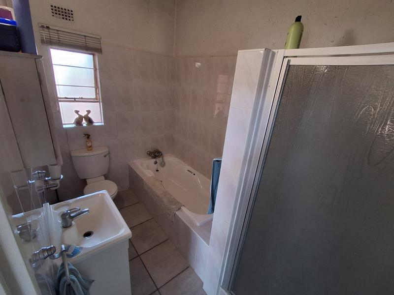 2 Bedroom Property for Sale in New Redruth Gauteng