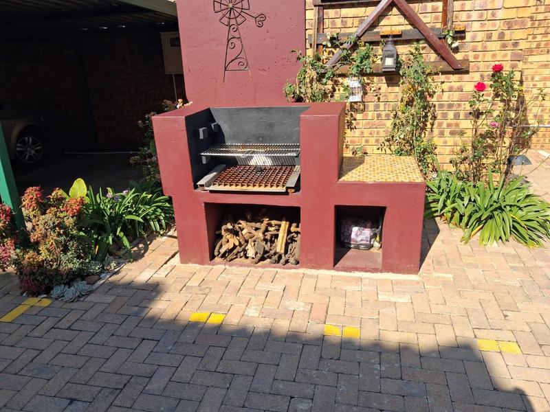 2 Bedroom Property for Sale in New Redruth Gauteng