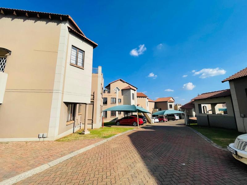 2 Bedroom Property for Sale in Mondeor Gauteng