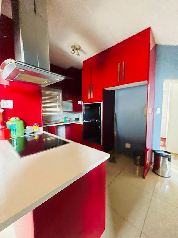 2 Bedroom Property for Sale in Mondeor Gauteng